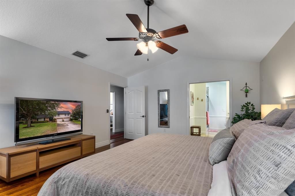 Под контрактом: $700,000 (3 спален, 2 ванн, 2095 Квадратных фут)