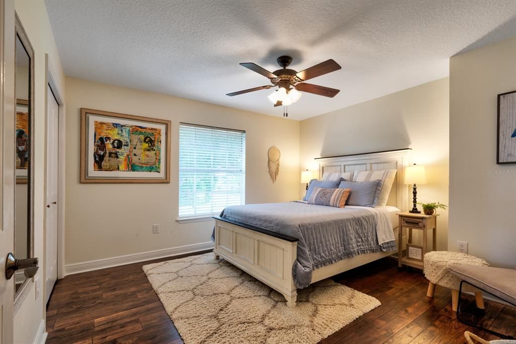 Под контрактом: $700,000 (3 спален, 2 ванн, 2095 Квадратных фут)