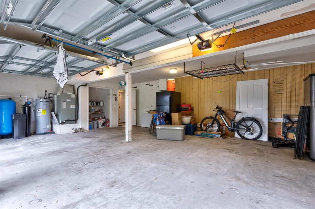 Под контрактом: $700,000 (3 спален, 2 ванн, 2095 Квадратных фут)