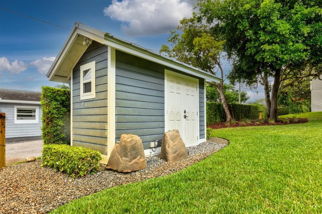 Под контрактом: $700,000 (3 спален, 2 ванн, 2095 Квадратных фут)