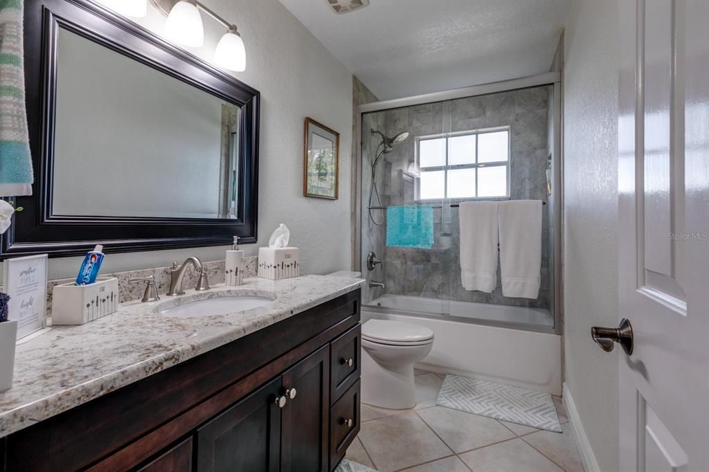 Под контрактом: $700,000 (3 спален, 2 ванн, 2095 Квадратных фут)