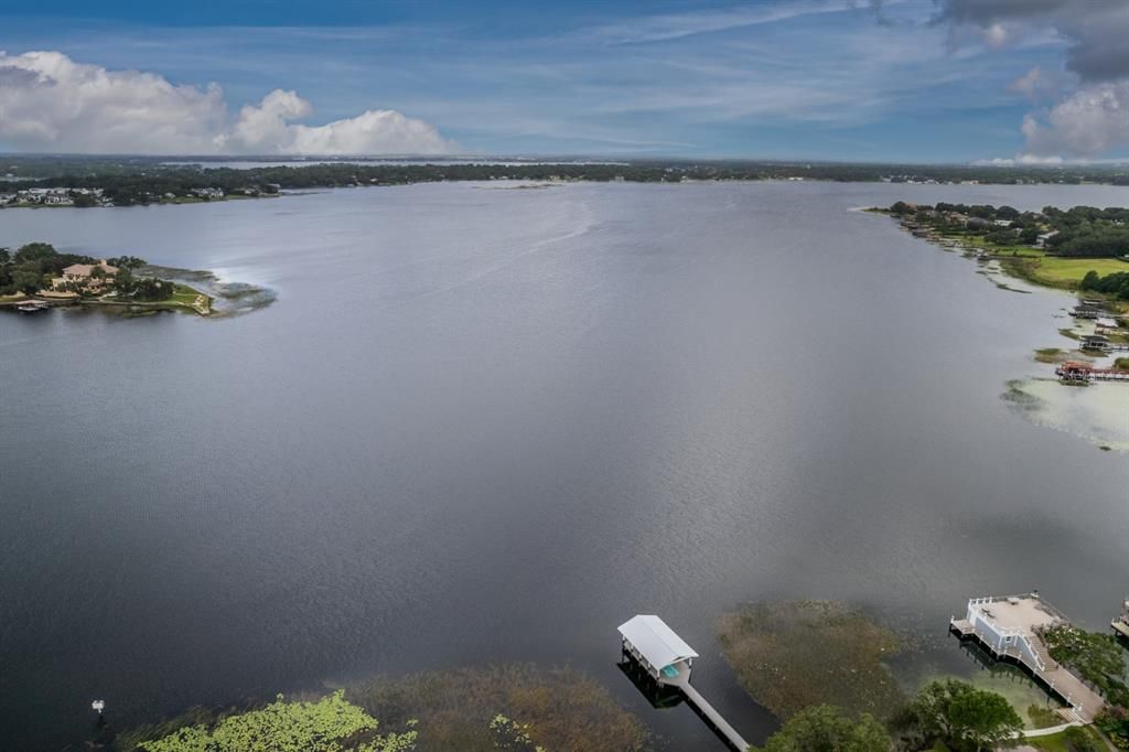 Под контрактом: $700,000 (3 спален, 2 ванн, 2095 Квадратных фут)