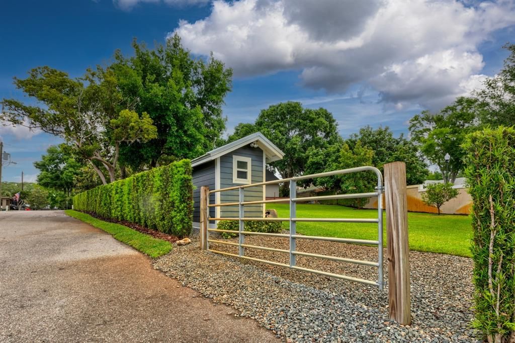 Под контрактом: $700,000 (3 спален, 2 ванн, 2095 Квадратных фут)