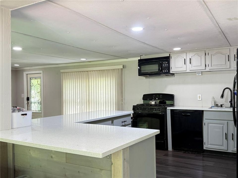 Active With Contract: $424,900 (3 beds, 2 baths, 1590 Square Feet)