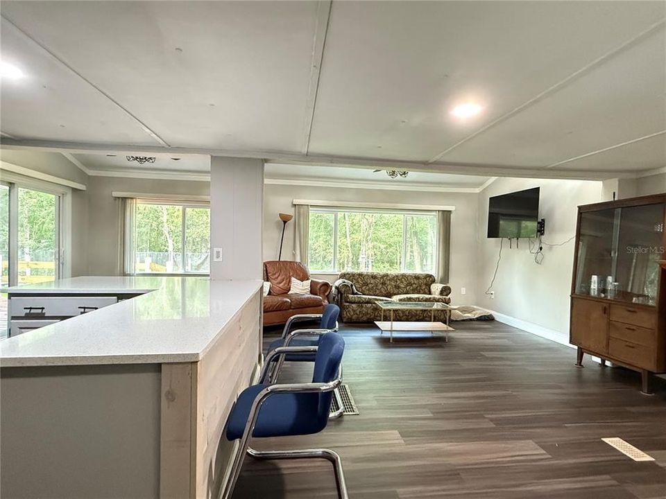 Active With Contract: $424,900 (3 beds, 2 baths, 1590 Square Feet)