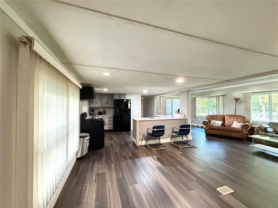 Active With Contract: $424,900 (3 beds, 2 baths, 1590 Square Feet)