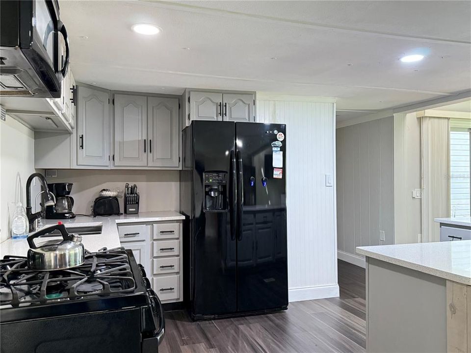 Active With Contract: $424,900 (3 beds, 2 baths, 1590 Square Feet)