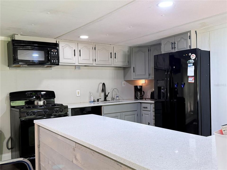 Active With Contract: $424,900 (3 beds, 2 baths, 1590 Square Feet)