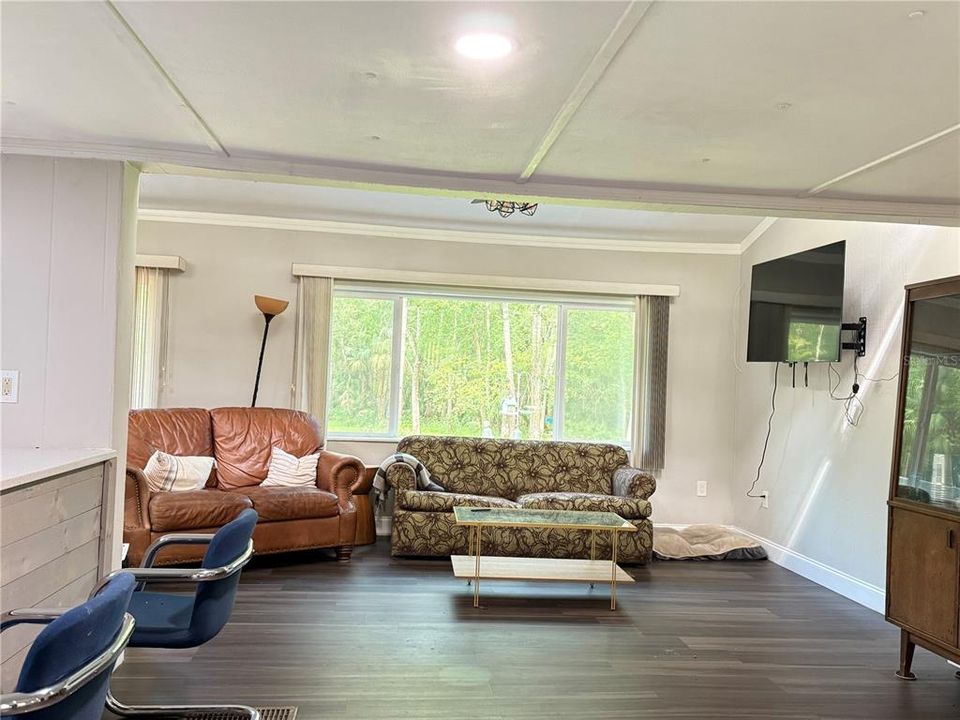 Active With Contract: $424,900 (3 beds, 2 baths, 1590 Square Feet)