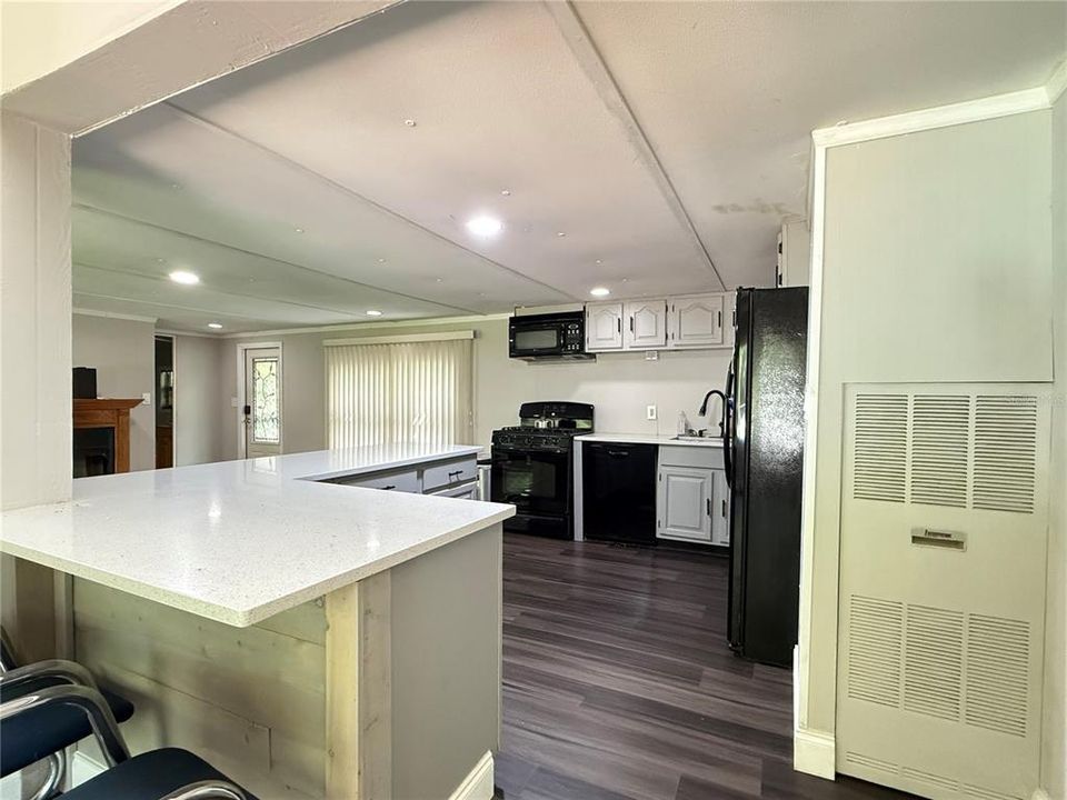 Active With Contract: $424,900 (3 beds, 2 baths, 1590 Square Feet)