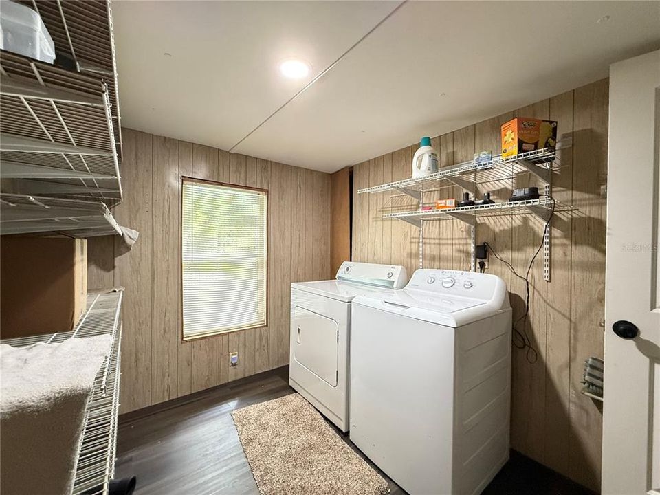 Active With Contract: $424,900 (3 beds, 2 baths, 1590 Square Feet)