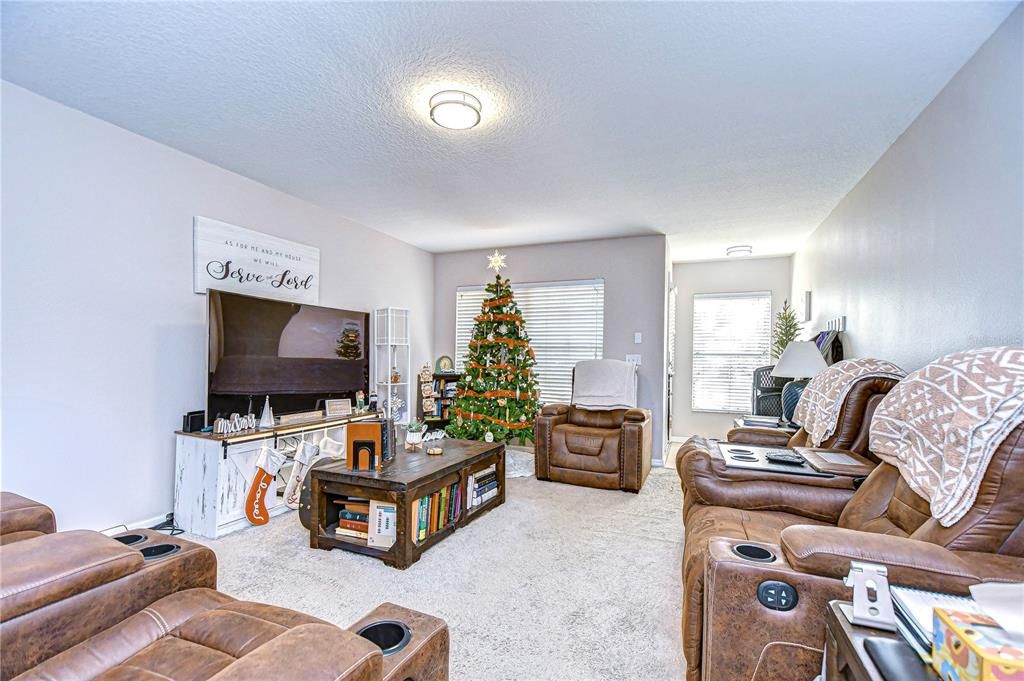 For Sale: $209,800 (2 beds, 2 baths, 1506 Square Feet)