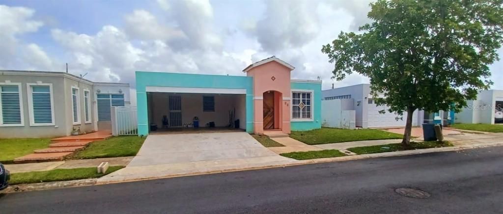 Recently Sold: $295,000 (4 beds, 2 baths, 4056 Square Feet)