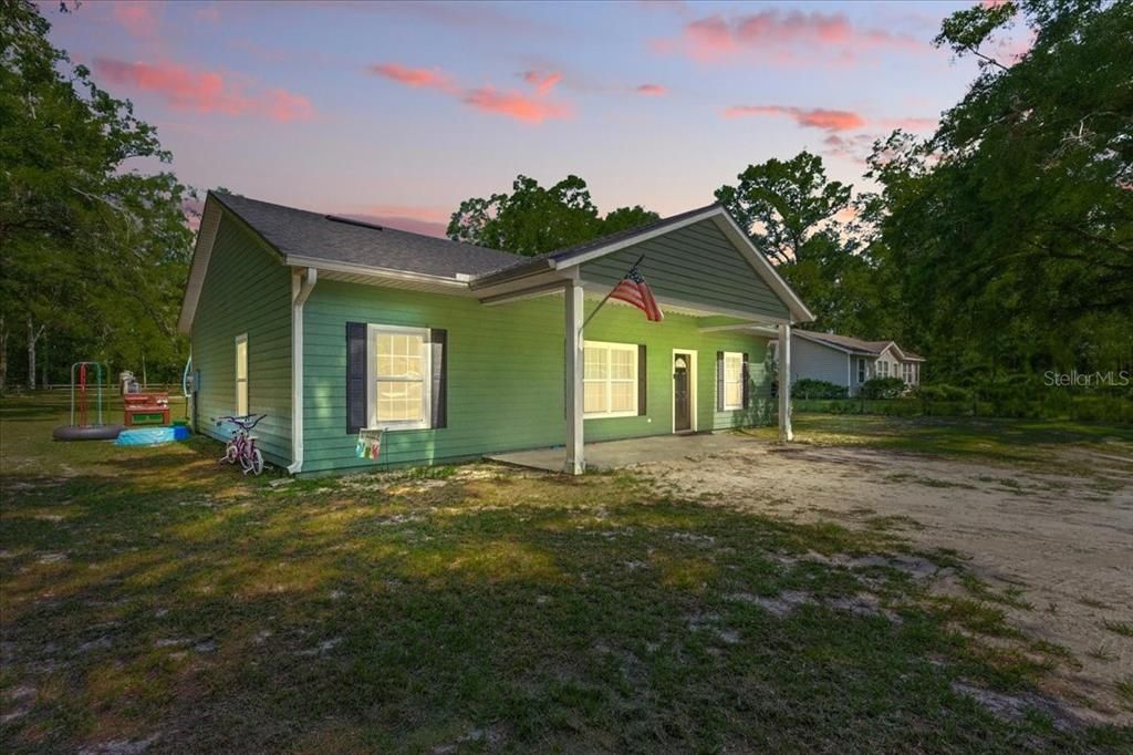 For Sale: $229,900 (2 beds, 2 baths, 1496 Square Feet)