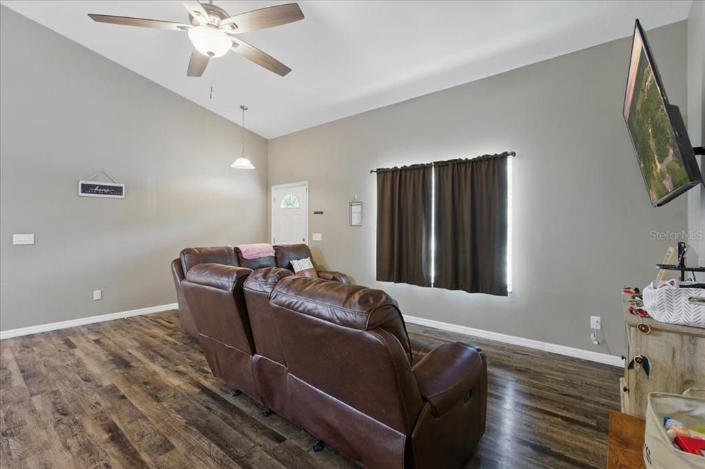 For Sale: $229,900 (2 beds, 2 baths, 1496 Square Feet)
