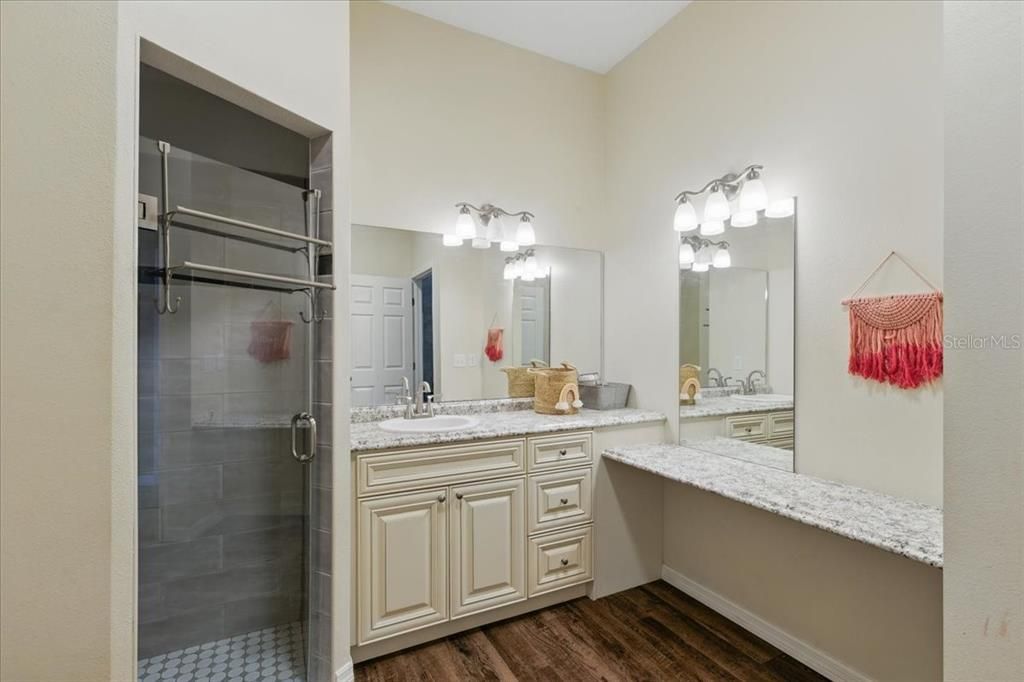 For Sale: $229,900 (2 beds, 2 baths, 1496 Square Feet)