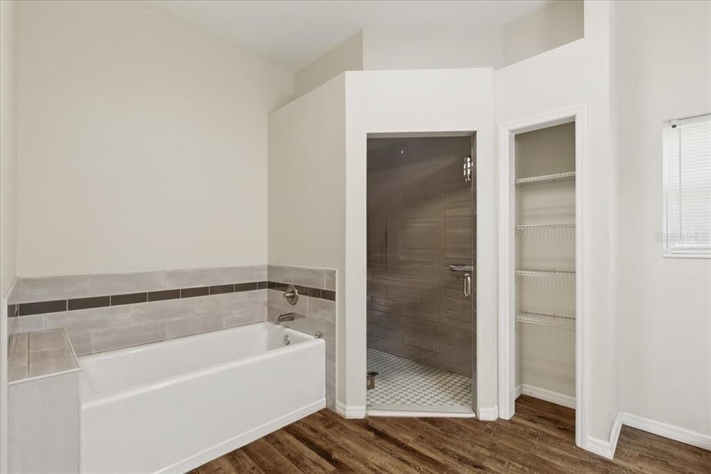 For Sale: $229,900 (2 beds, 2 baths, 1496 Square Feet)