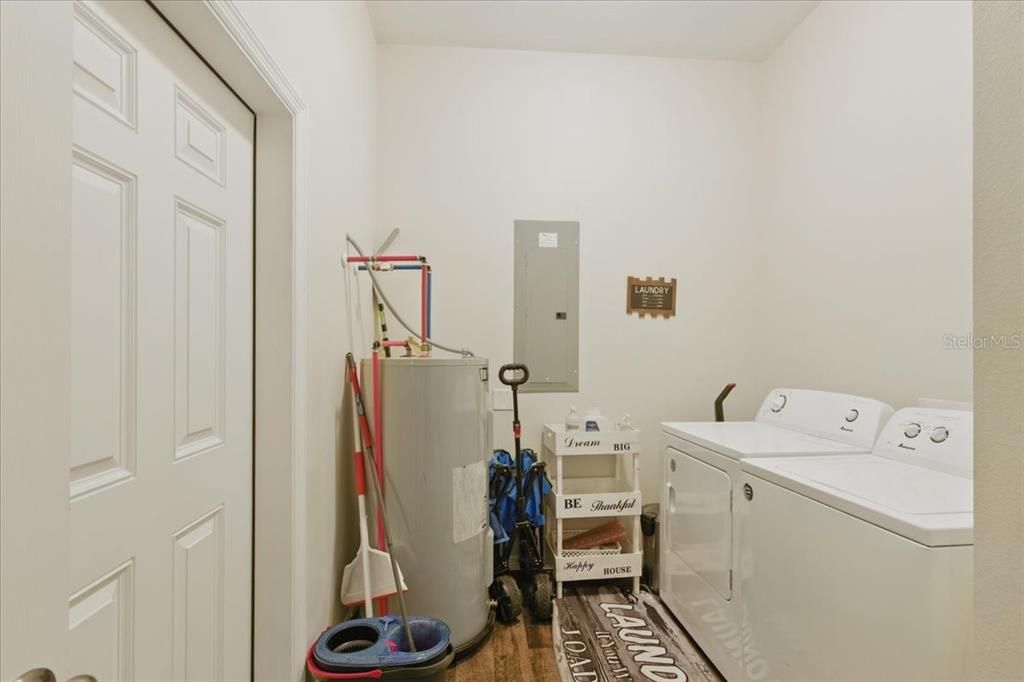 For Sale: $229,900 (2 beds, 2 baths, 1496 Square Feet)