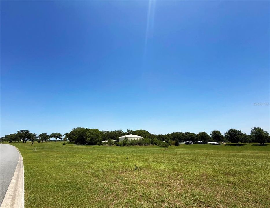 待售: $300,000 (3.03 acres)