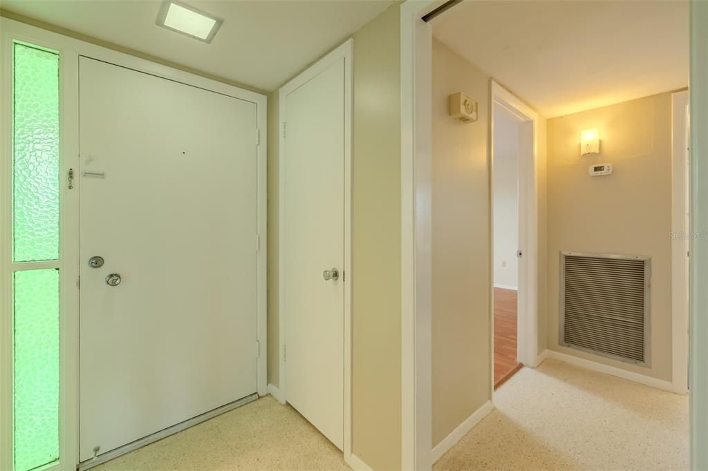 Active With Contract: $224,500 (2 beds, 2 baths, 1402 Square Feet)