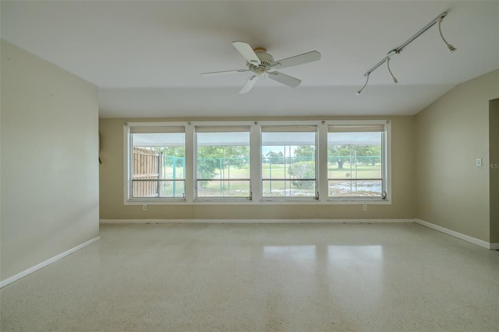 Active With Contract: $224,500 (2 beds, 2 baths, 1402 Square Feet)