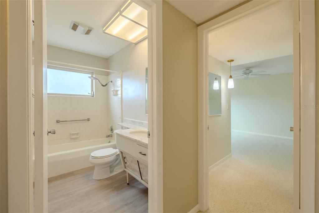 Active With Contract: $224,500 (2 beds, 2 baths, 1402 Square Feet)