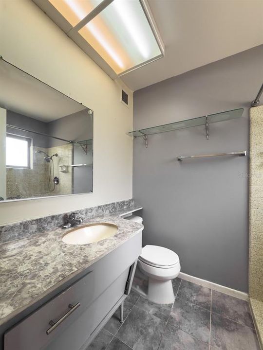 Active With Contract: $224,500 (2 beds, 2 baths, 1402 Square Feet)