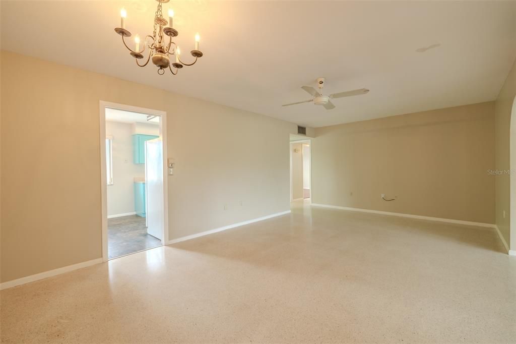 Active With Contract: $224,500 (2 beds, 2 baths, 1402 Square Feet)