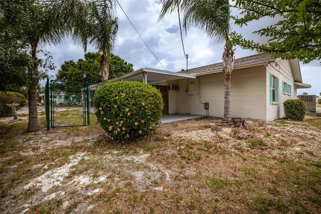 Active With Contract: $224,500 (2 beds, 2 baths, 1402 Square Feet)