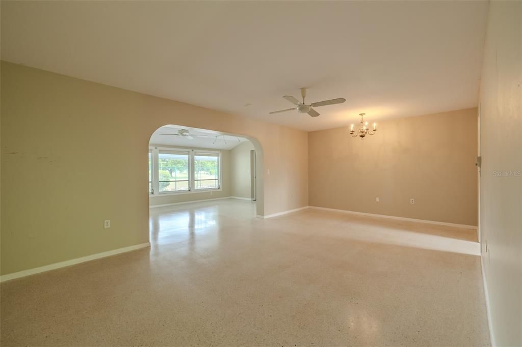 Active With Contract: $224,500 (2 beds, 2 baths, 1402 Square Feet)