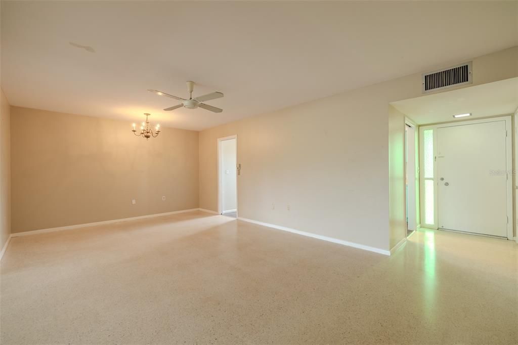 Active With Contract: $224,500 (2 beds, 2 baths, 1402 Square Feet)