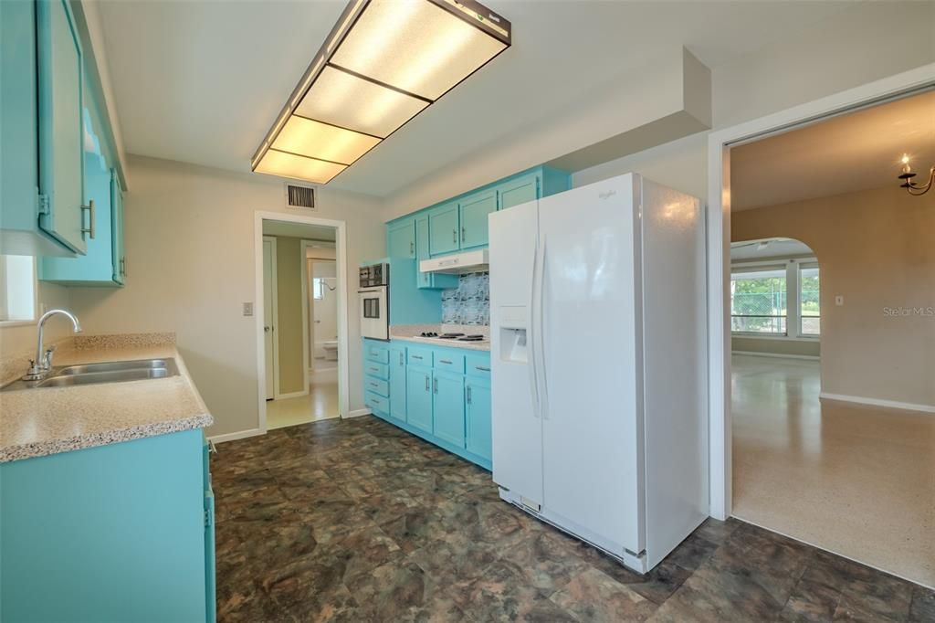 Active With Contract: $224,500 (2 beds, 2 baths, 1402 Square Feet)