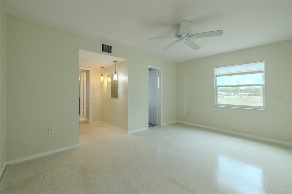 Active With Contract: $224,500 (2 beds, 2 baths, 1402 Square Feet)