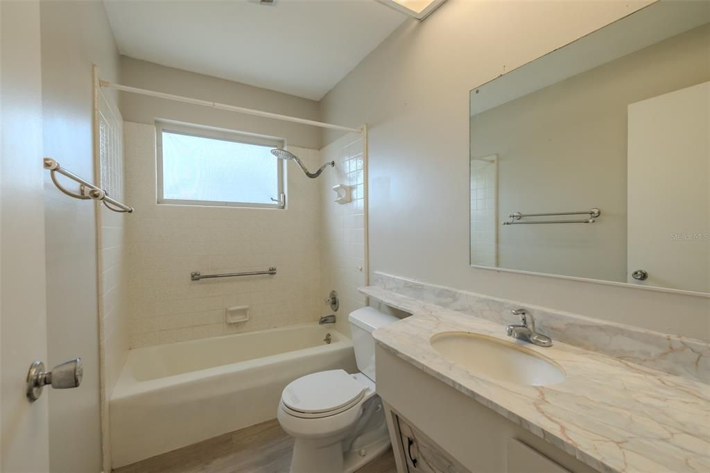 Active With Contract: $224,500 (2 beds, 2 baths, 1402 Square Feet)