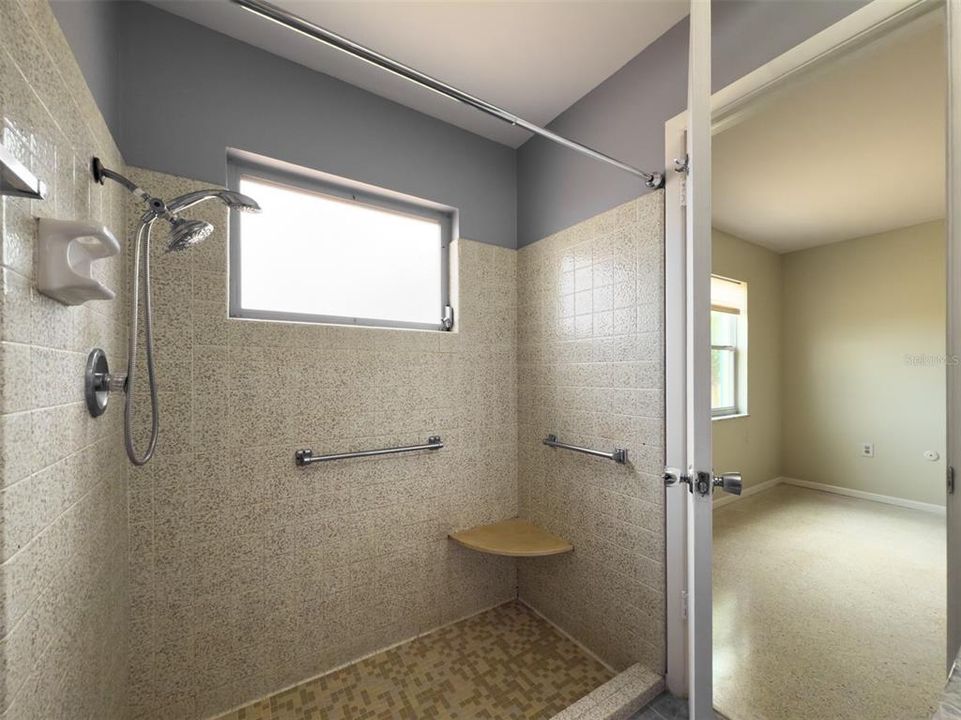 Active With Contract: $224,500 (2 beds, 2 baths, 1402 Square Feet)