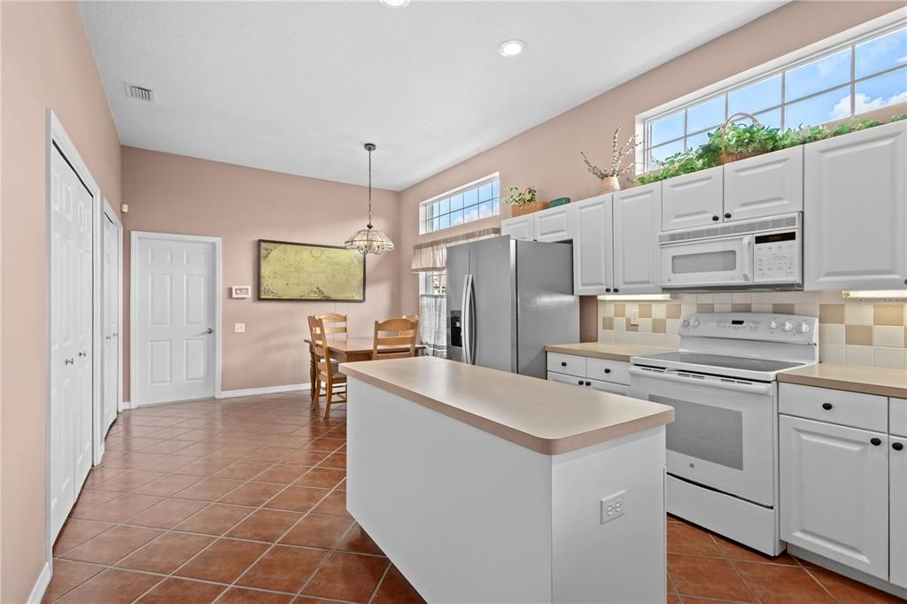 Active With Contract: $299,000 (2 beds, 2 baths, 1757 Square Feet)