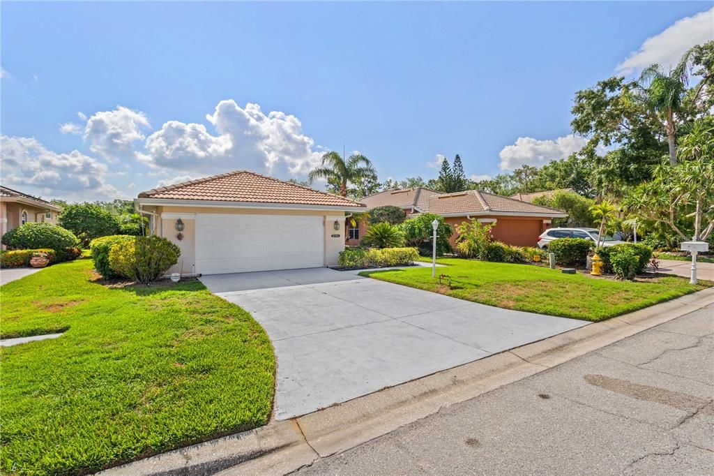 Active With Contract: $299,000 (2 beds, 2 baths, 1757 Square Feet)