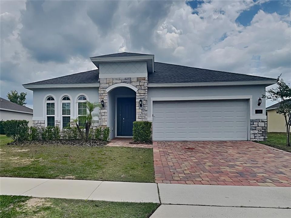 Recently Rented: $2,059 (4 beds, 2 baths, 1938 Square Feet)