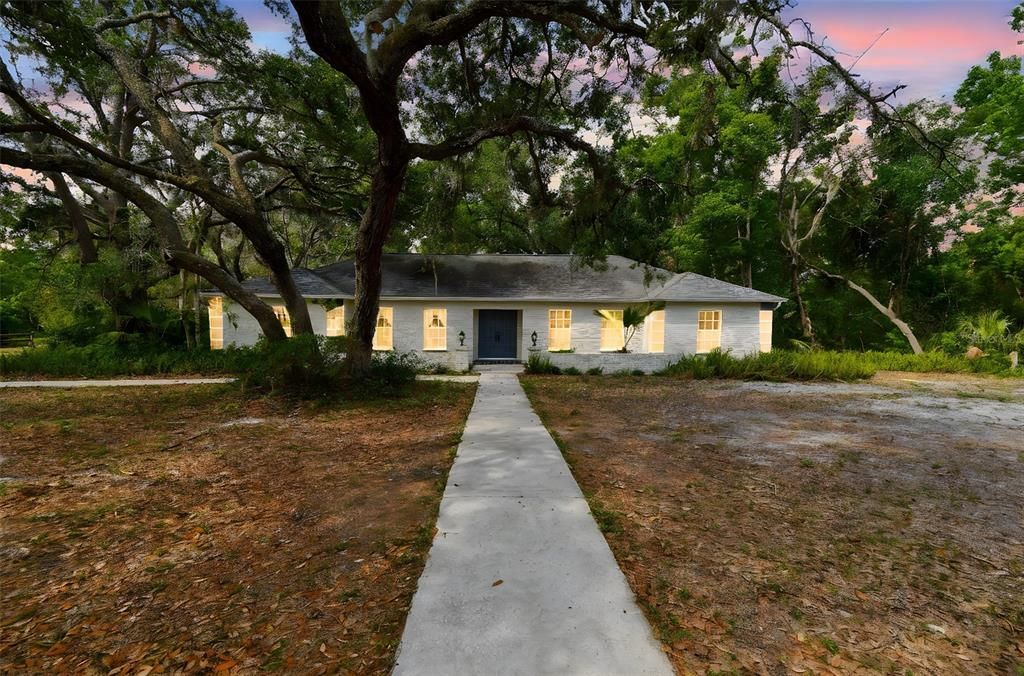 Vendido Recientemente: $450,000 (4 camas, 3 baños, 2530 Pies cuadrados)