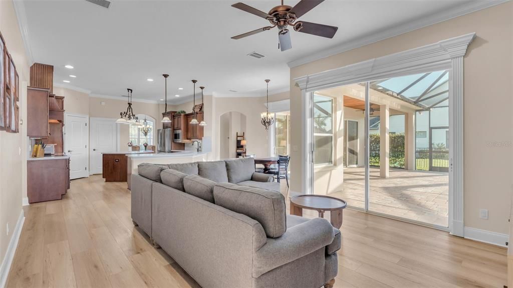 合同活跃: $835,000 (5 贝兹, 4 浴室, 3333 平方英尺)