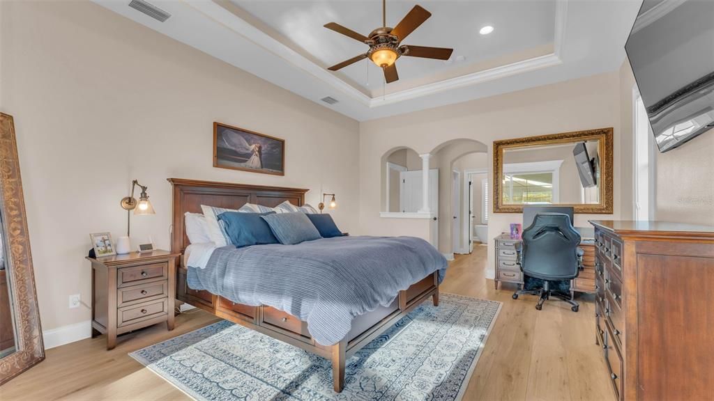 合同活跃: $835,000 (5 贝兹, 4 浴室, 3333 平方英尺)