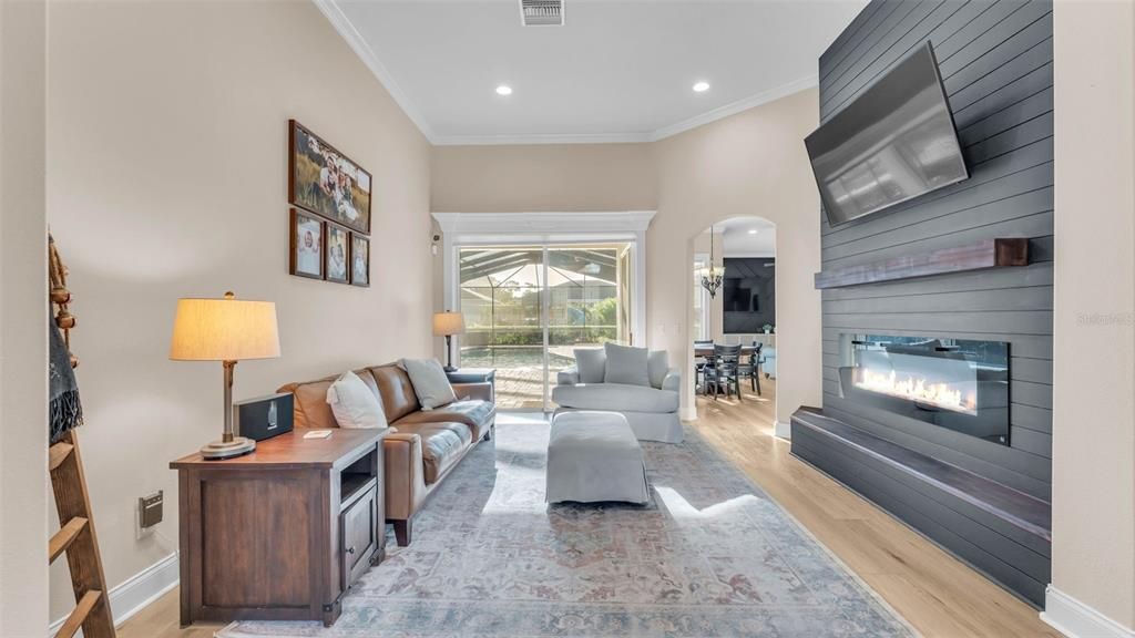 合同活跃: $835,000 (5 贝兹, 4 浴室, 3333 平方英尺)