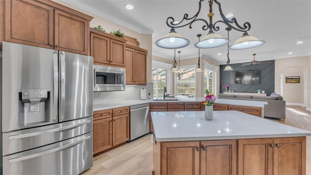 合同活跃: $835,000 (5 贝兹, 4 浴室, 3333 平方英尺)