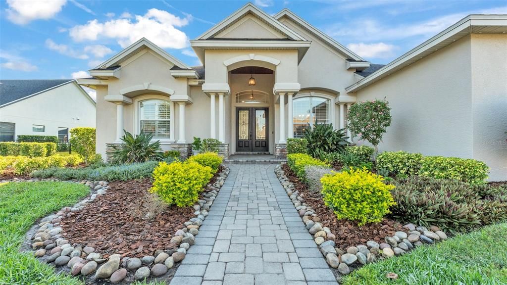 合同活跃: $835,000 (5 贝兹, 4 浴室, 3333 平方英尺)