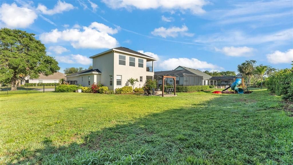 合同活跃: $835,000 (5 贝兹, 4 浴室, 3333 平方英尺)