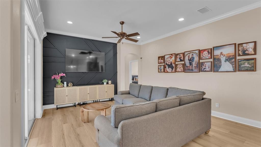 合同活跃: $835,000 (5 贝兹, 4 浴室, 3333 平方英尺)