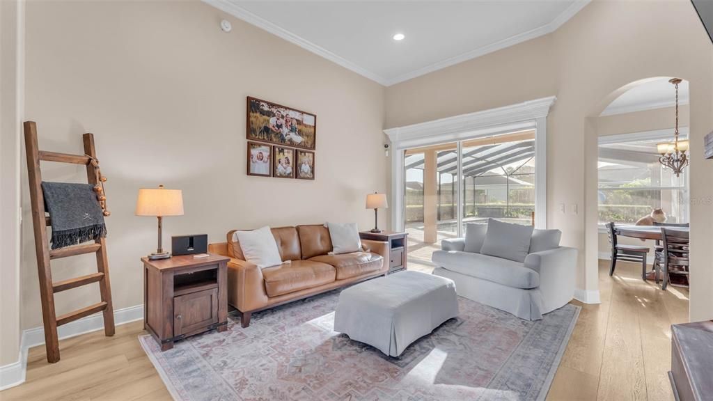 合同活跃: $835,000 (5 贝兹, 4 浴室, 3333 平方英尺)