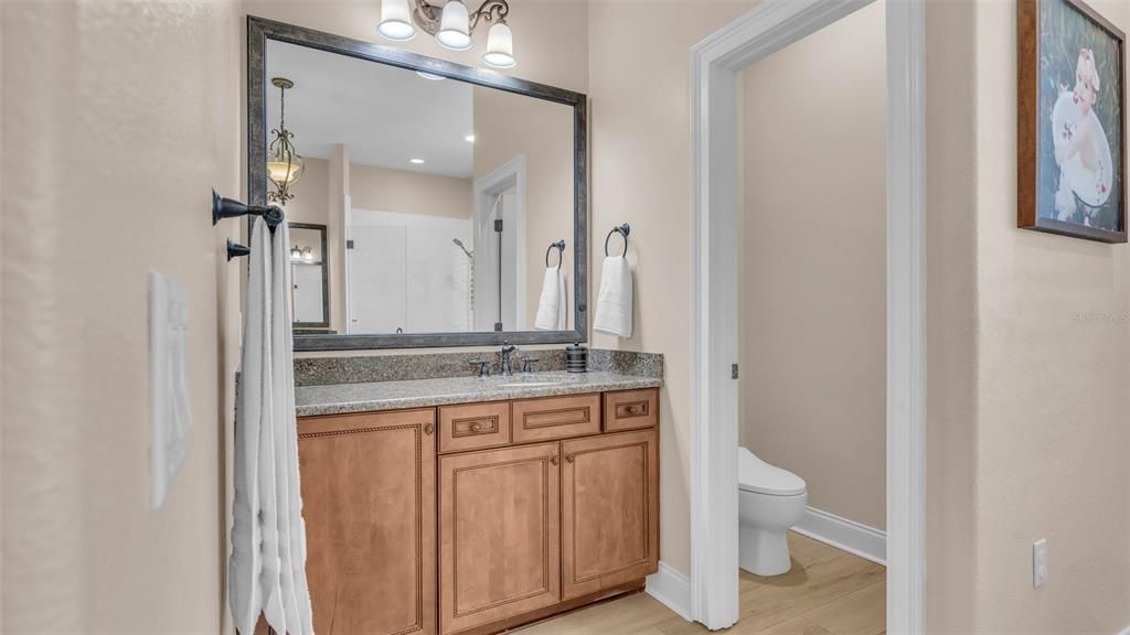 合同活跃: $835,000 (5 贝兹, 4 浴室, 3333 平方英尺)