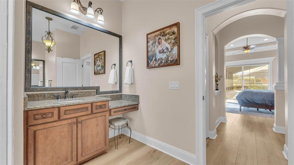 合同活跃: $835,000 (5 贝兹, 4 浴室, 3333 平方英尺)