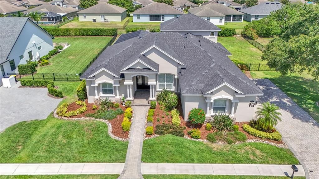 合同活跃: $835,000 (5 贝兹, 4 浴室, 3333 平方英尺)